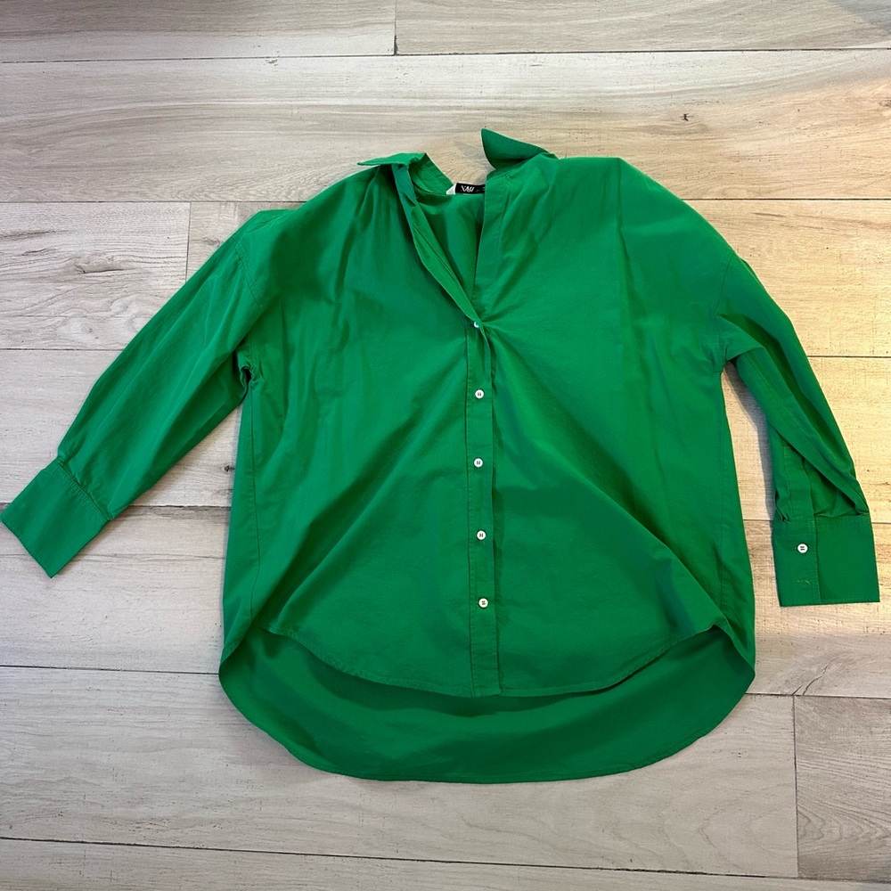 GREEN LONG SLEEVE BUTTON DOWN SHIRT - Picture 1 of 4